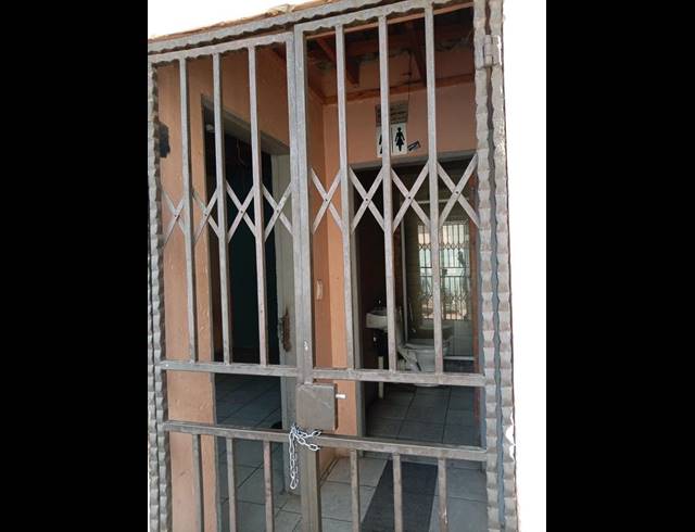 7 BEDROOM APARTMENT FOR SALE IN PROTEA GLEN